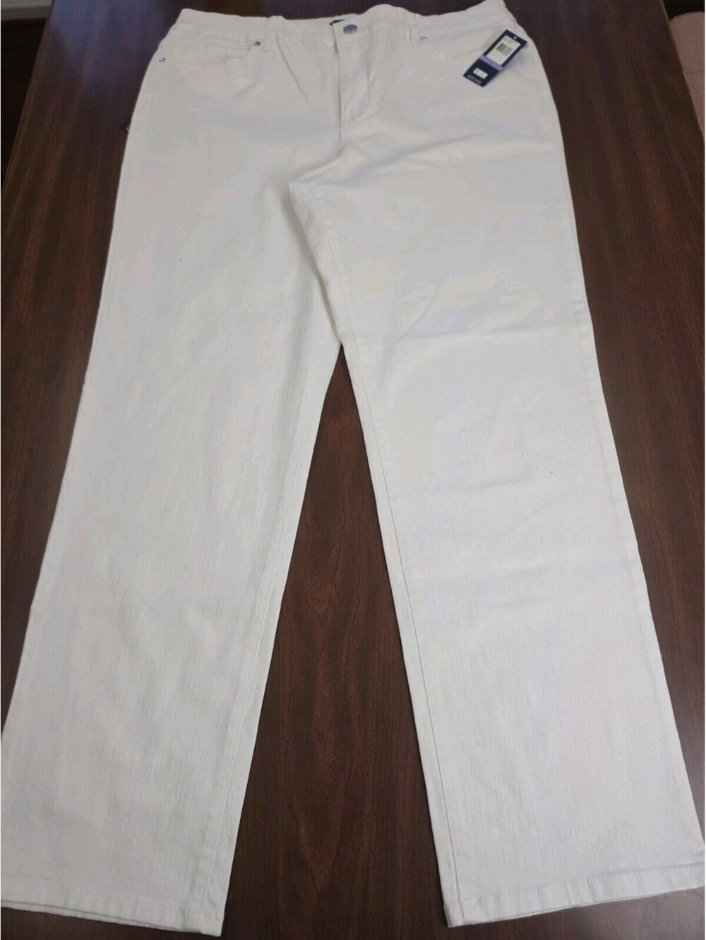 NWT Bandolino Mandie Size 18 White Denim Jeans Straight Leg Stretch Minimalist